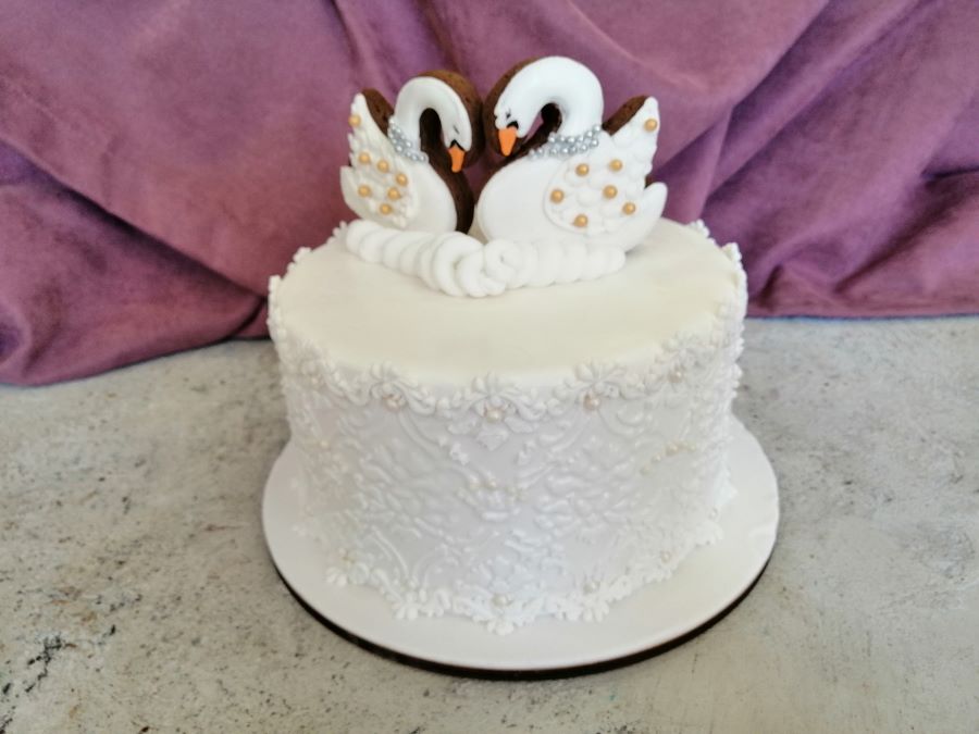 Торт от шефа «Свадебный с пряниками-лебедями» от 1,5 кг
